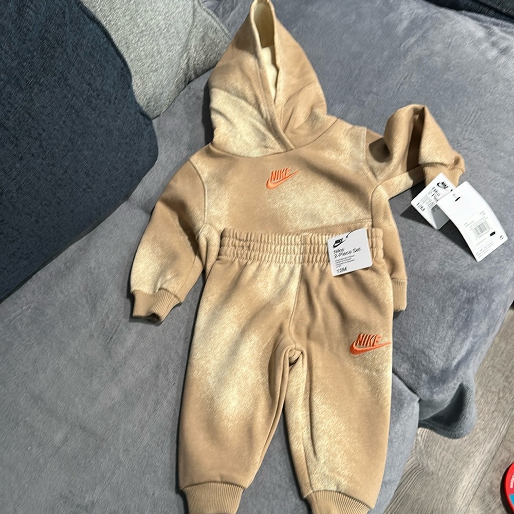 Nike 2 piece set. 12m